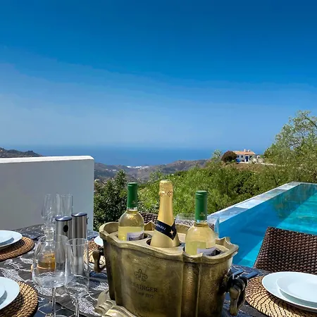 El Solitaire-luxurious Villa-infinity Salt Water Pool-sea Views-jacuzzi