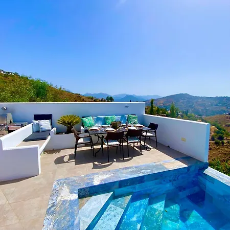 Villa El Solitaire-luxurious Villa-infinity Salt Water Pool-sea Views-jacuzzi
