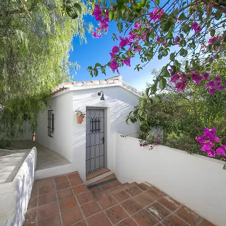 Villa El Solitaire-luxurious Villa-infinity Salt Water Pool-sea Views-jacuzzi