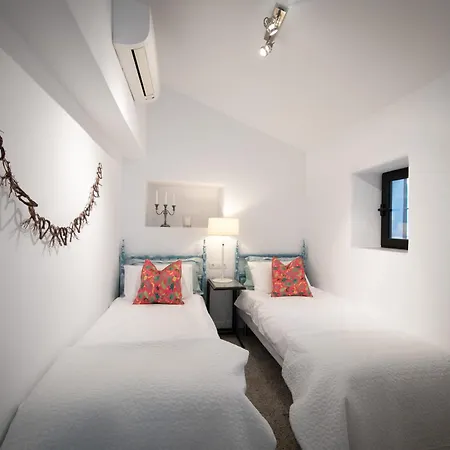 El Solitaire-luxurious Villa-infinity Salt Water Pool-sea Views-jacuzzi